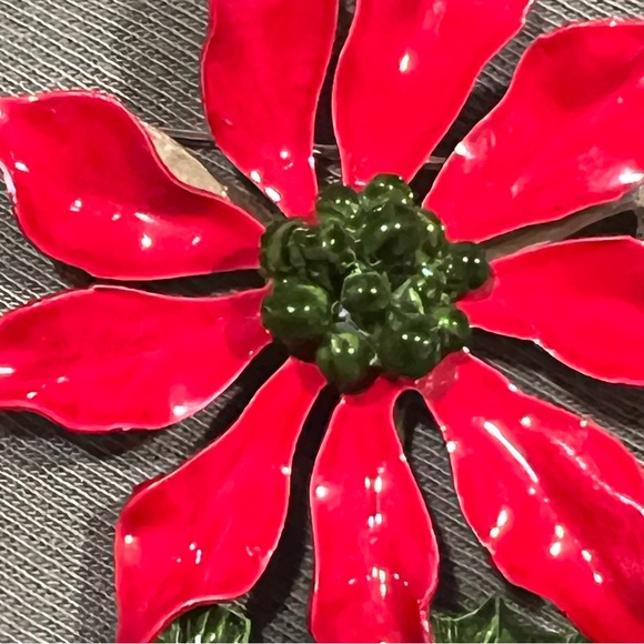 Rare Vintage Large Christmas Poinsettia Enamel Metal Brooch Pin  3"x2.25” - Picture 4 of 4